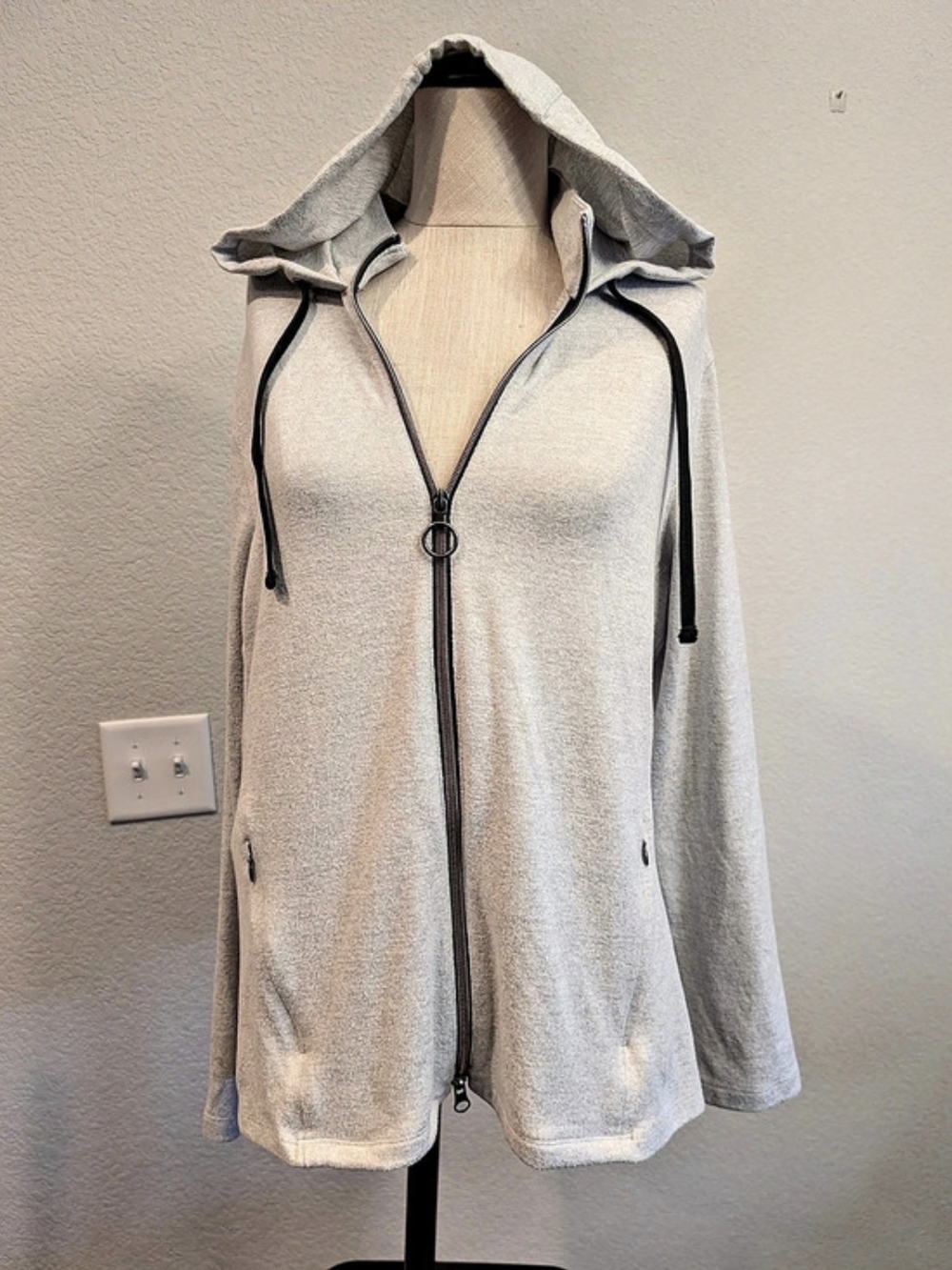 Greg Norman Hooded Zip Jacket in Gray Sz Large Active Sporty Athlesuire